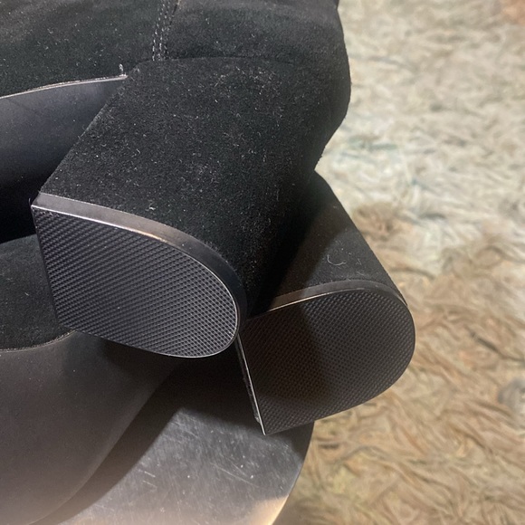 NWOT STEVE MADDEN BLACK SUEDE ROOKIE BOOTIE - Picture 9 of 16